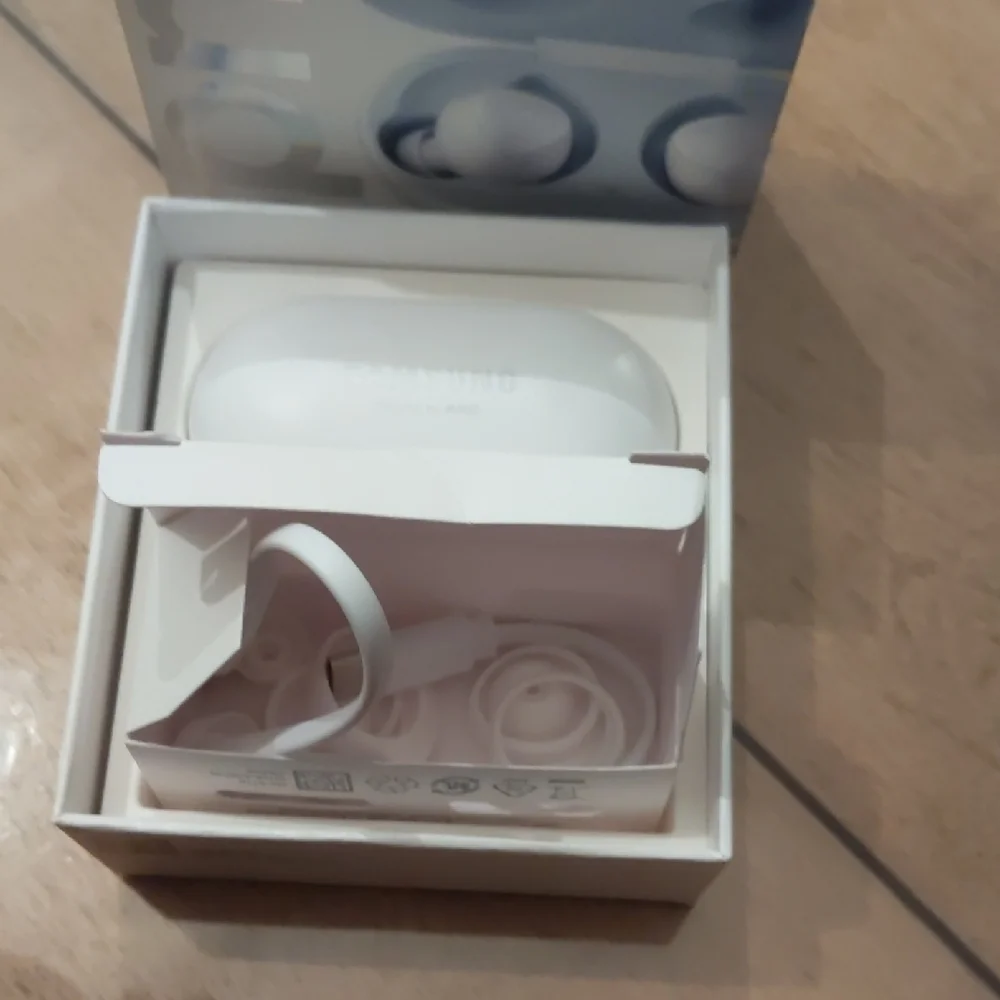 Samsung White True Wireless Earbuds